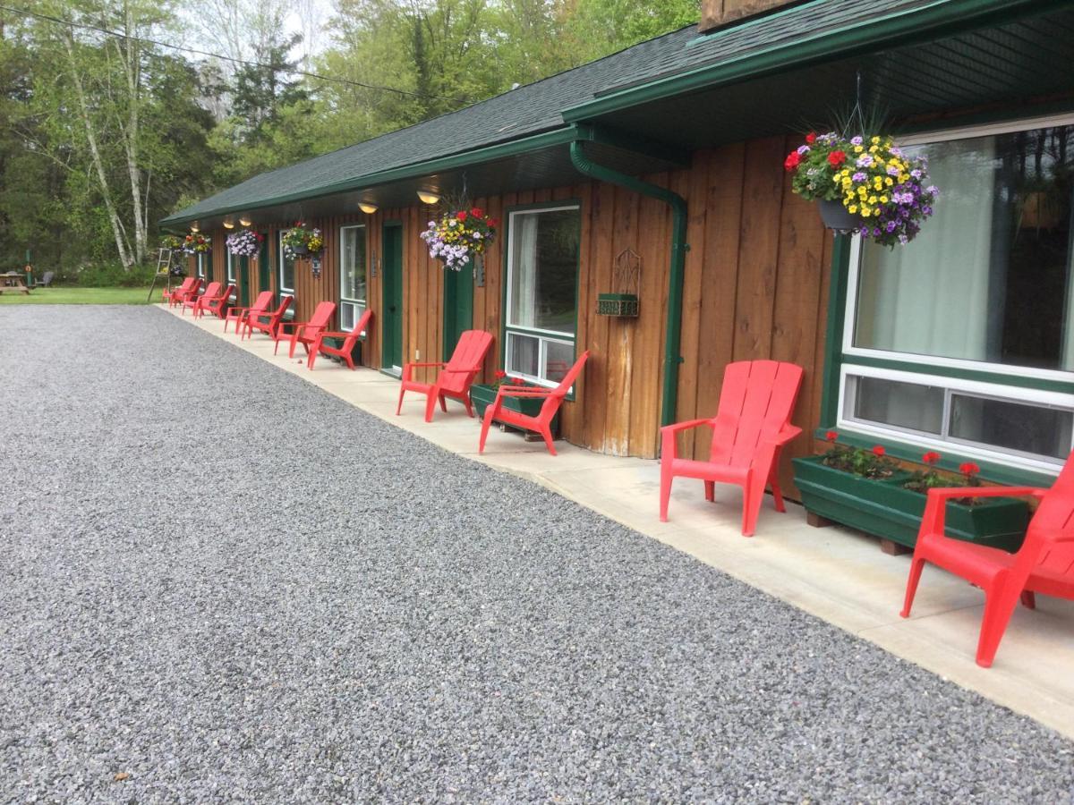 Dwight Village Motel Exterior foto