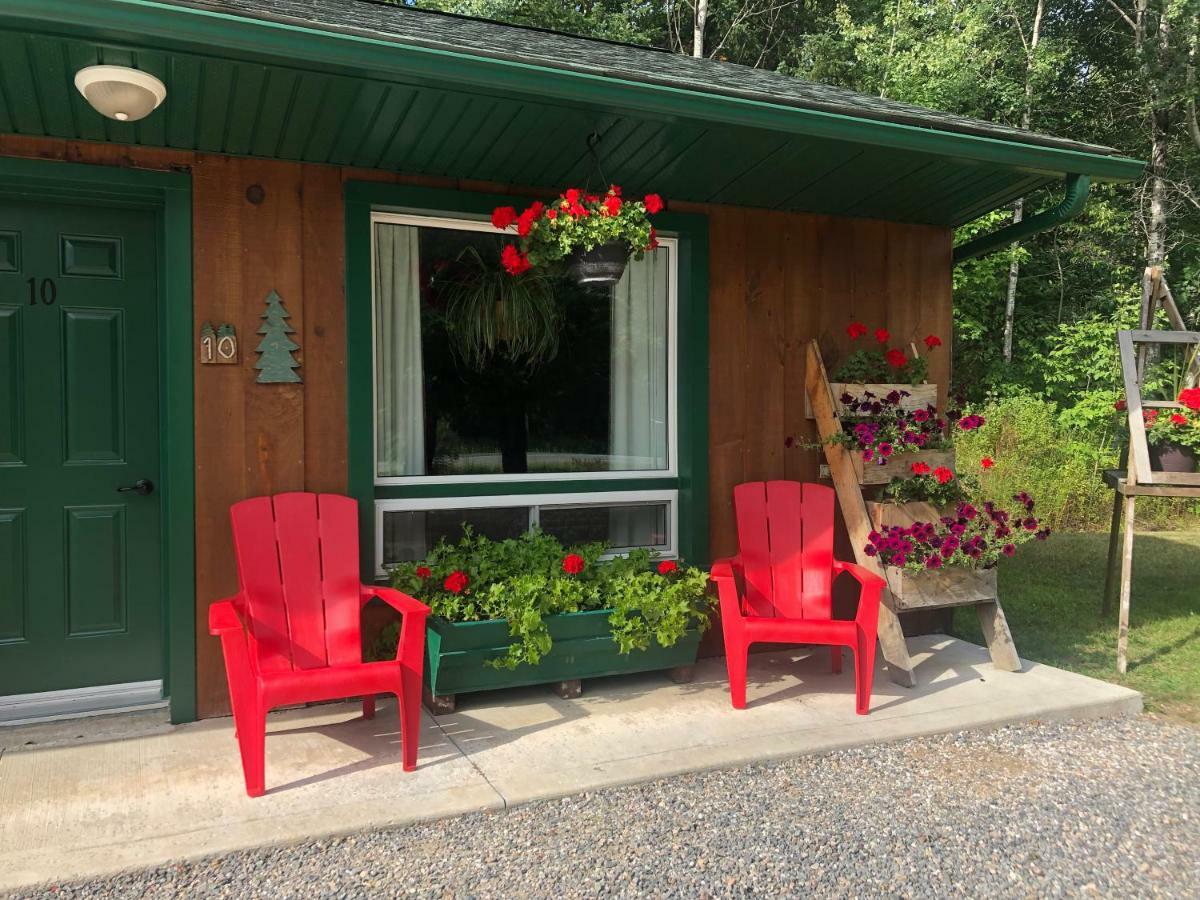 Dwight Village Motel Exterior foto
